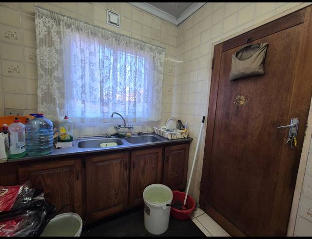 3 BEDROOM TOWNHOUSE FOR SALE IN VANDERBIJLPARK CE 3